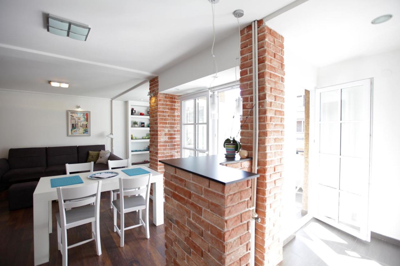 Brick Apartment On Macedonia Pedestrian Street Skopje Bagian luar foto